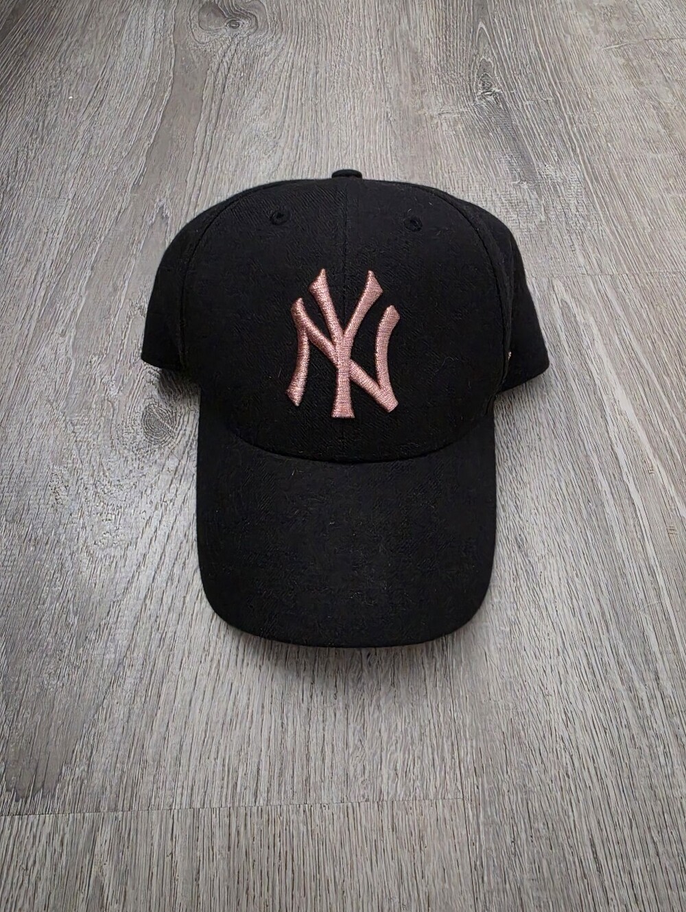 New York Yankees Black Cap with Shimmer Rose Gold Logo OSFA